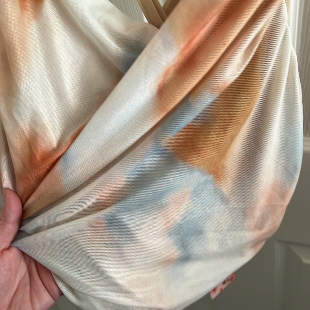 New with tag asymmetrical top - Picture 4 of 10